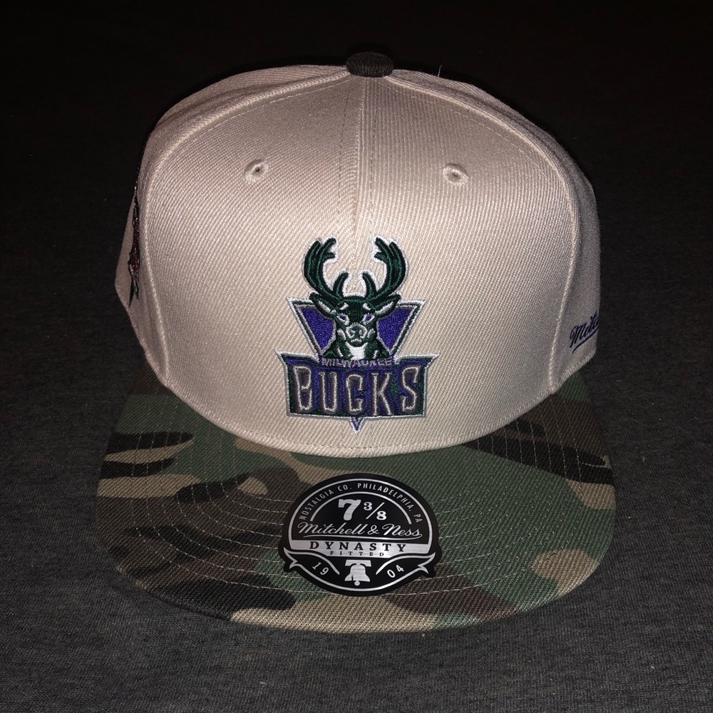 Milwaukee Bucks Mitchell and Ness tan/Camo hat (7 3/8)